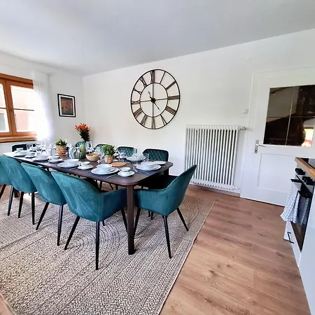 Family And Group شقة *