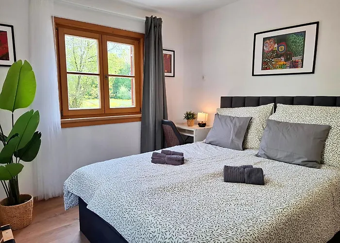 Apartman Family And Group