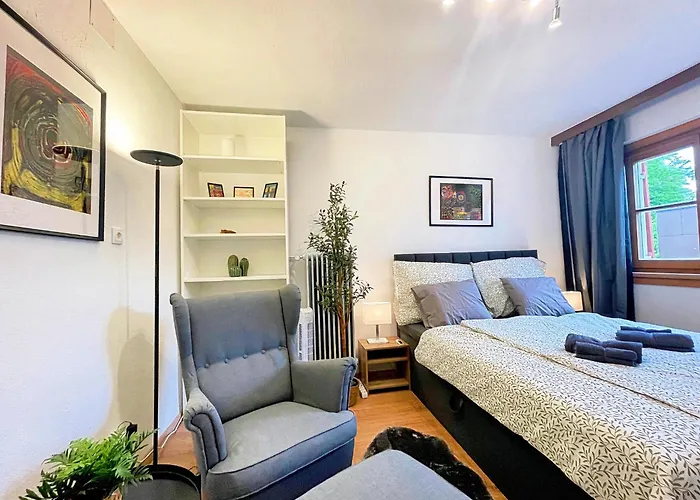 Apartman Family And Group